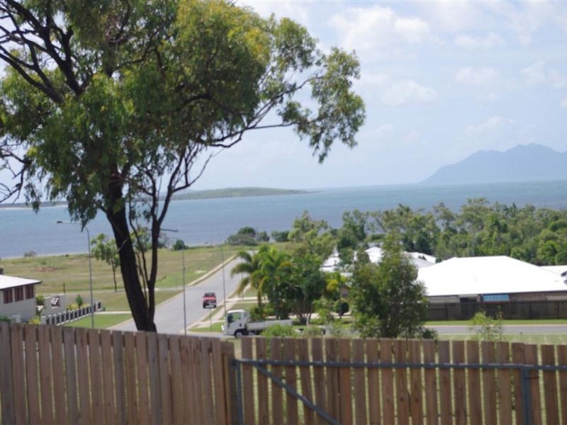 25 Links Road, Bowen QLD 4805
