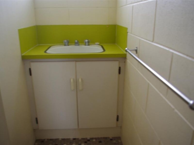 2/18 Poole Street, Bowen QLD 4805