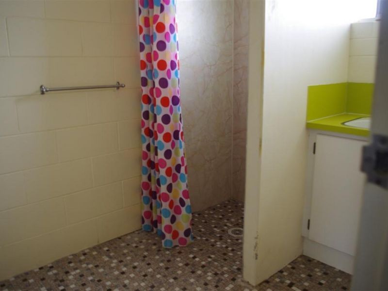 2/18 Poole Street, Bowen QLD 4805