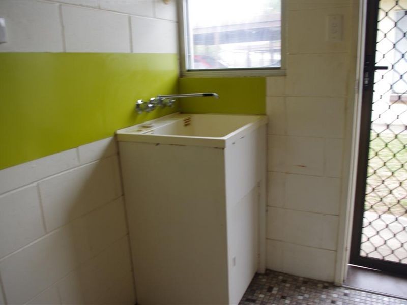 2/18 Poole Street, Bowen QLD 4805