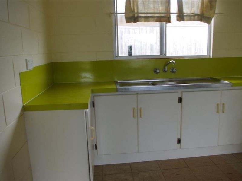 2/18 Poole Street, Bowen QLD 4805