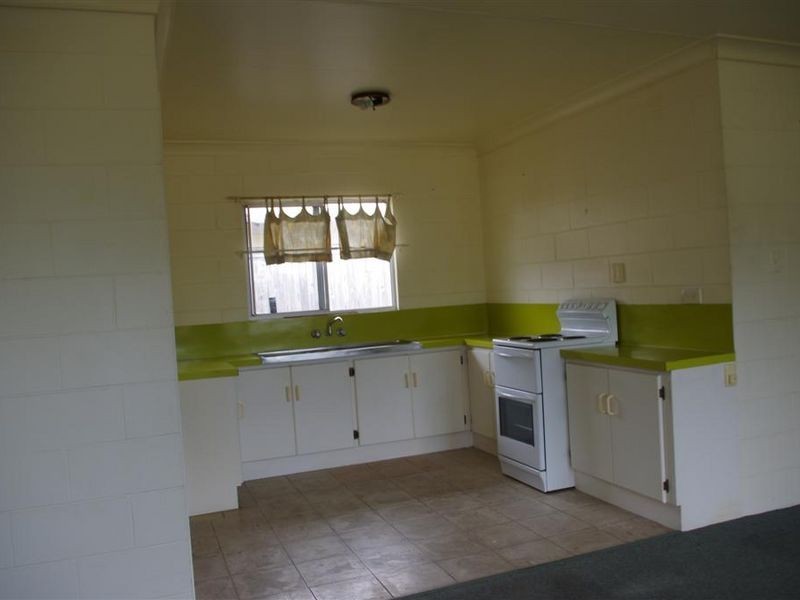 2/18 Poole Street, Bowen QLD 4805