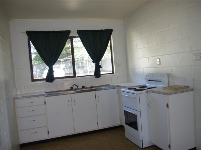 2/7 Brisbane Street, Bowen QLD 4805