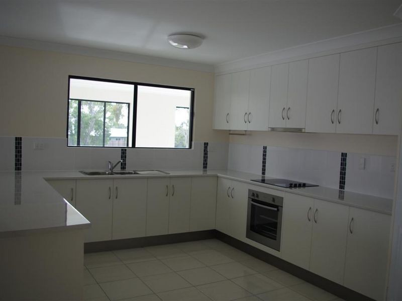 16 Silk Road, Bowen QLD 4805