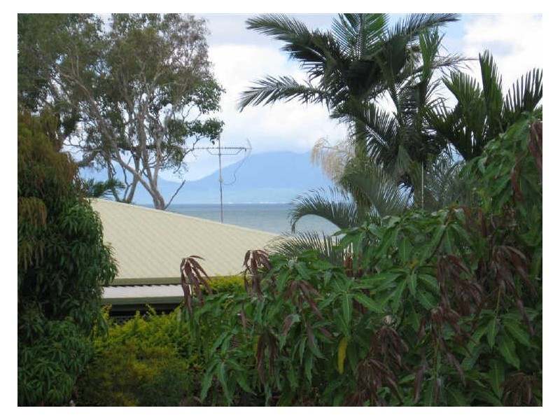 53 Whyte Avenue, Bowen QLD 4805