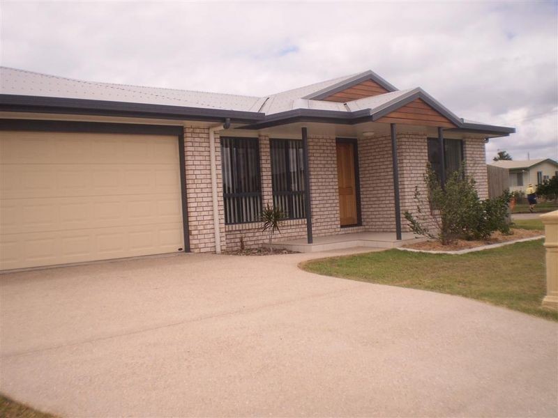 2/2 Cullen Close, Bowen QLD 4805