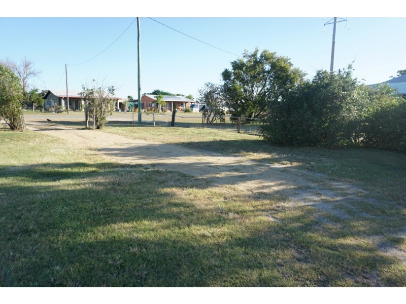 37 Bergl Street, Bowen QLD 4805