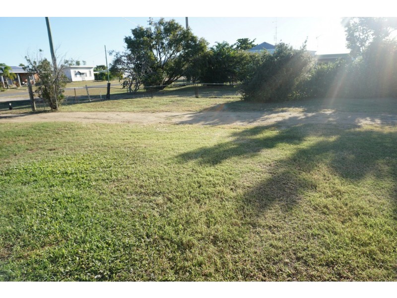 37 Bergl Street, Bowen QLD 4805