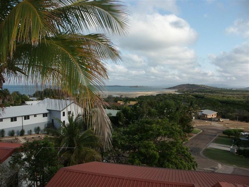 3/8 Poinciana Drive, Bowen QLD 4805