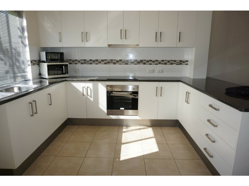 2/49 Gordon Street, Bowen QLD 4805