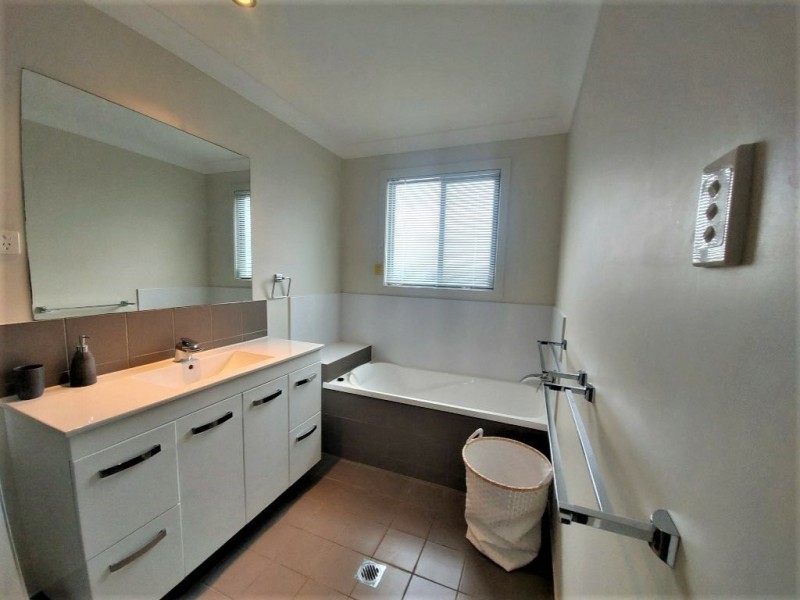 Unit 4/27A Leichhardt Street, Bowen QLD 4805