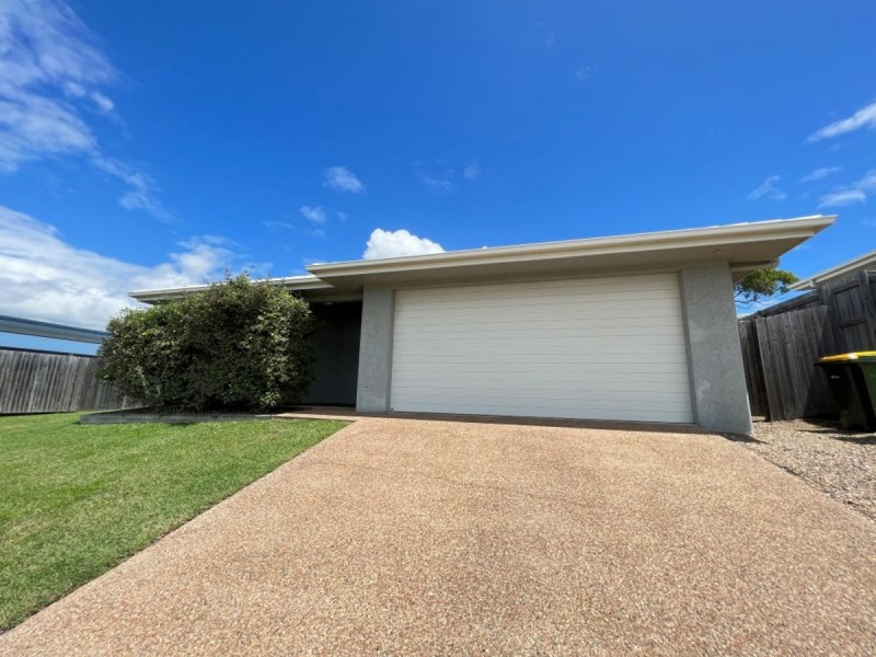 17 Sapphire Cresent, Bowen QLD 4805