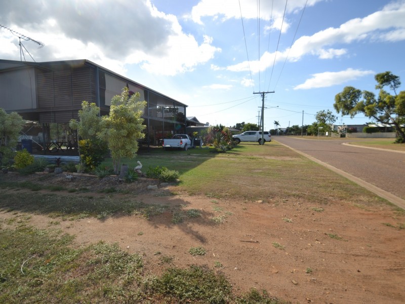 39 Pitcain Ave, Bowen QLD 4805