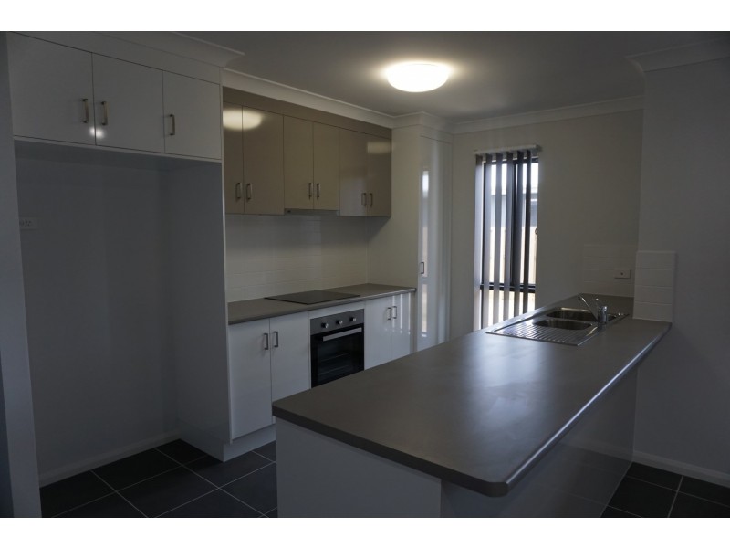 12 Hamilton Street, Bowen QLD 4805