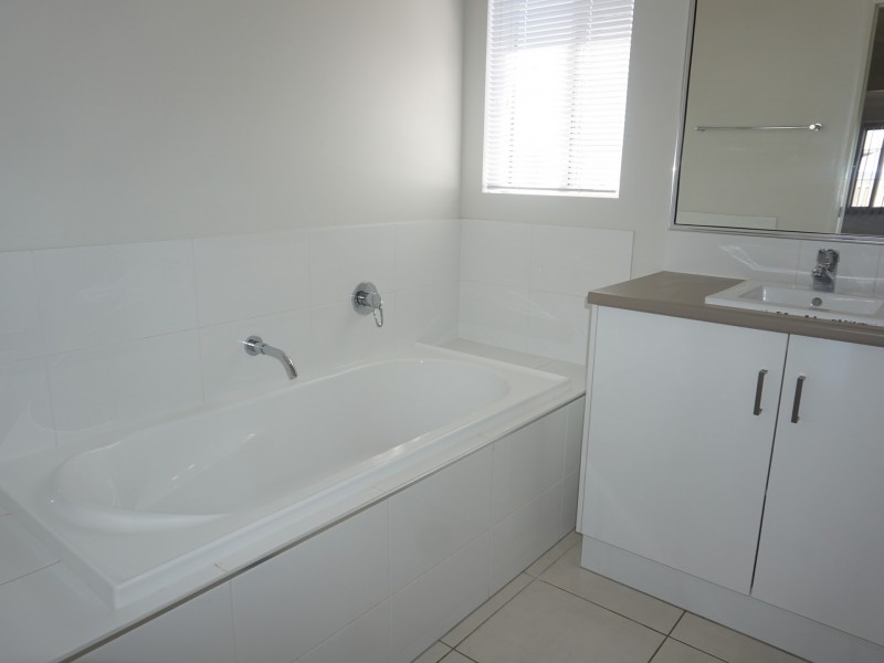 8 Baker Street, Bowen QLD 4805