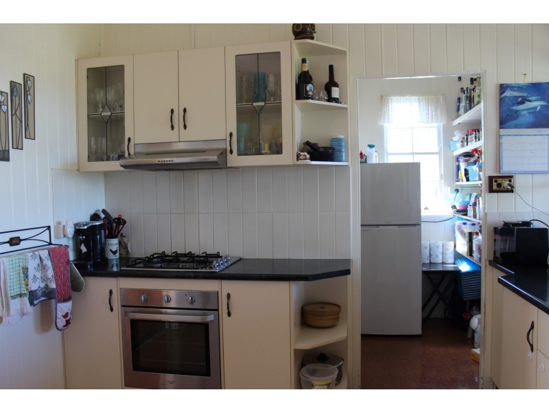 12 Hay Street, Bowen QLD 4805