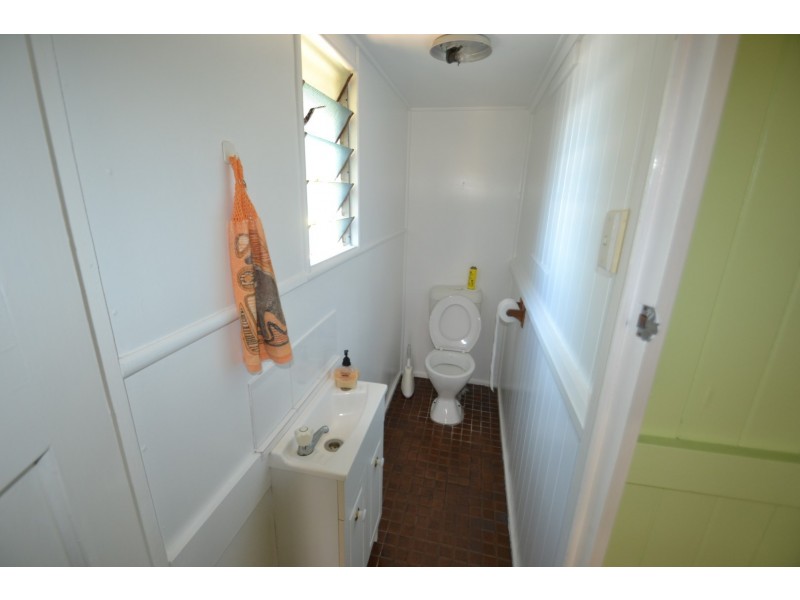 19 Poole st, Bowen QLD 4805