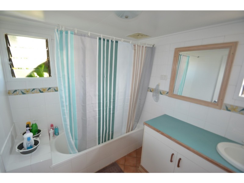 19 Poole st, Bowen QLD 4805