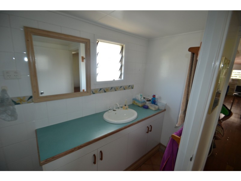 19 Poole st, Bowen QLD 4805