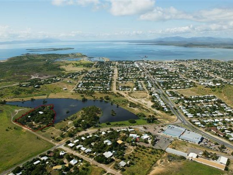 41 Hillview Rd, Bowen QLD 4805