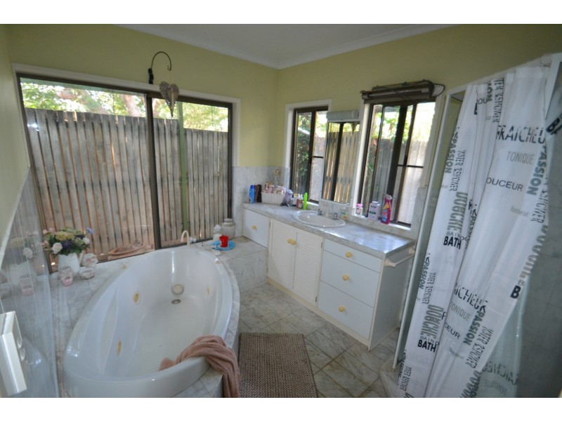 41 Hillview Rd, Bowen QLD 4805