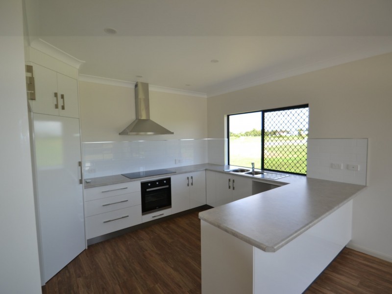 28 Harrison Crt, Bowen QLD 4805