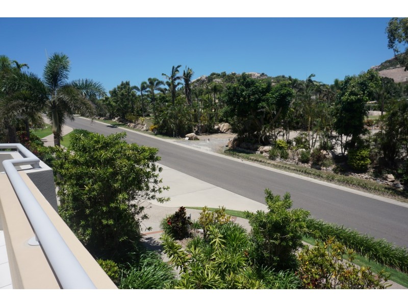 Apartment 1/2b Horseshoe Bay Road, Bowen QLD 4805