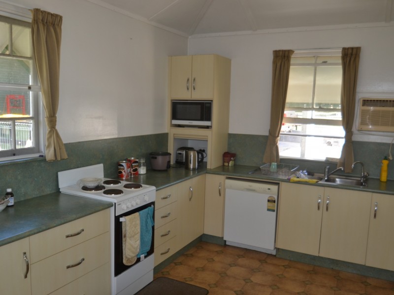 37 Leichhardt St, Bowen QLD 4805