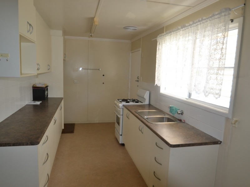 4 Darwen st, Bowen QLD 4805