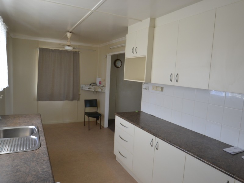4 Darwen st, Bowen QLD 4805