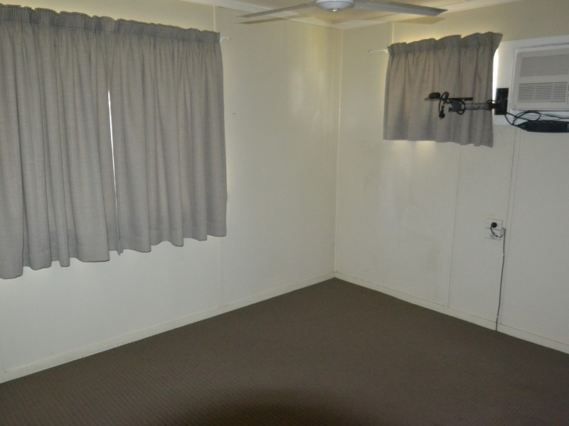 4 Darwen st, Bowen QLD 4805