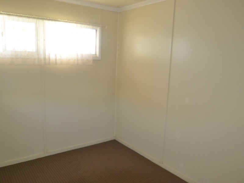 4 Darwen st, Bowen QLD 4805