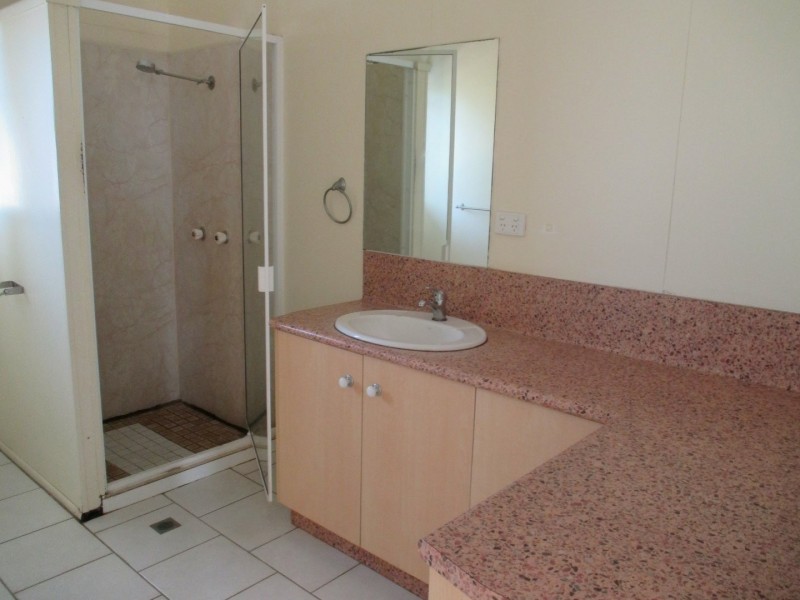 3/10 Sinclair st, Bowen QLD 4805