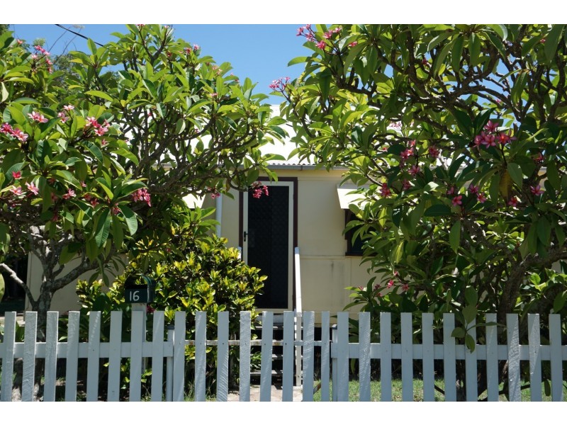 16 George, Bowen QLD 4805