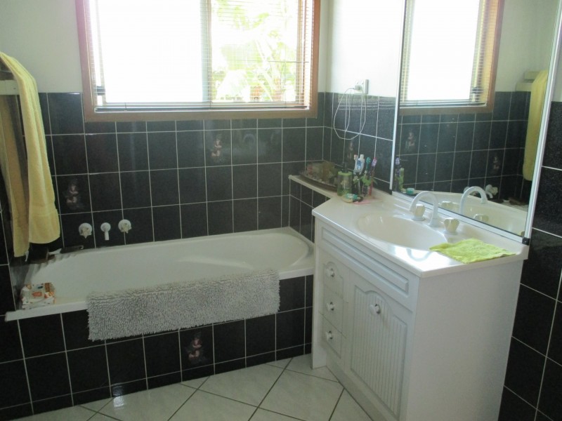 14 Edgecombe Avenue, Bowen QLD 4805