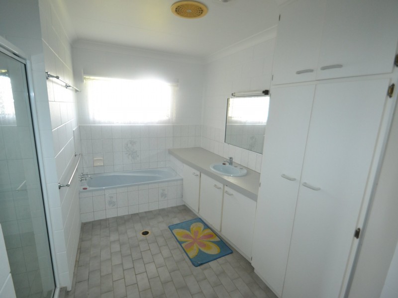 8 Toms Crt, Bowen QLD 4805