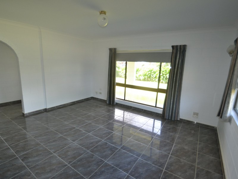 8 Toms Crt, Bowen QLD 4805