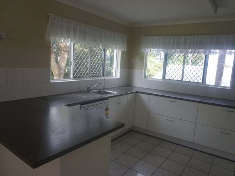 7 Sunset Crescent, Bowen QLD 4805
