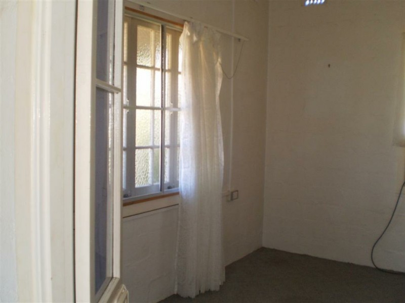 56 Poole st, Bowen QLD 4805
