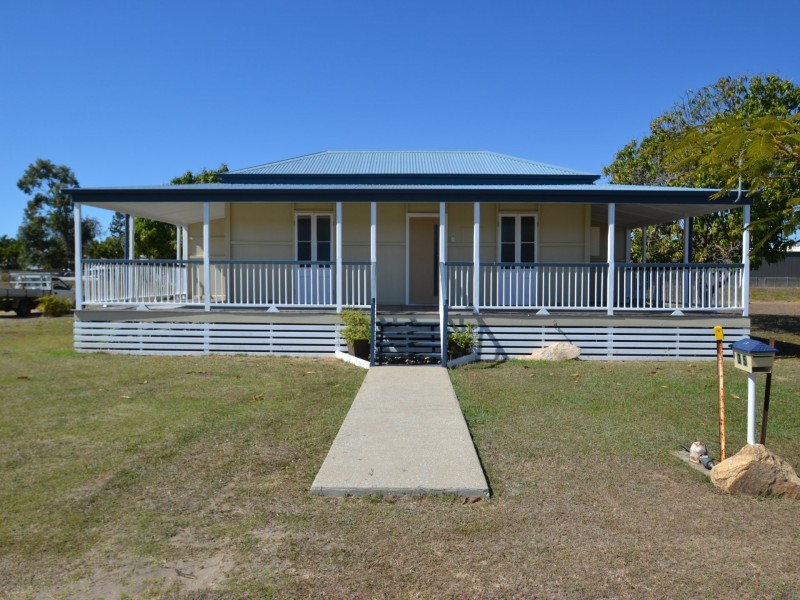 35 Dalrymple St, Bowen QLD 4805