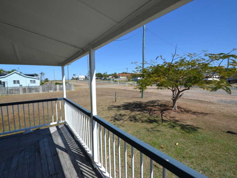 35 Dalrymple St, Bowen QLD 4805