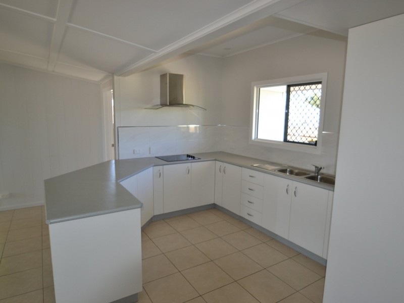 35 Dalrymple St, Bowen QLD 4805