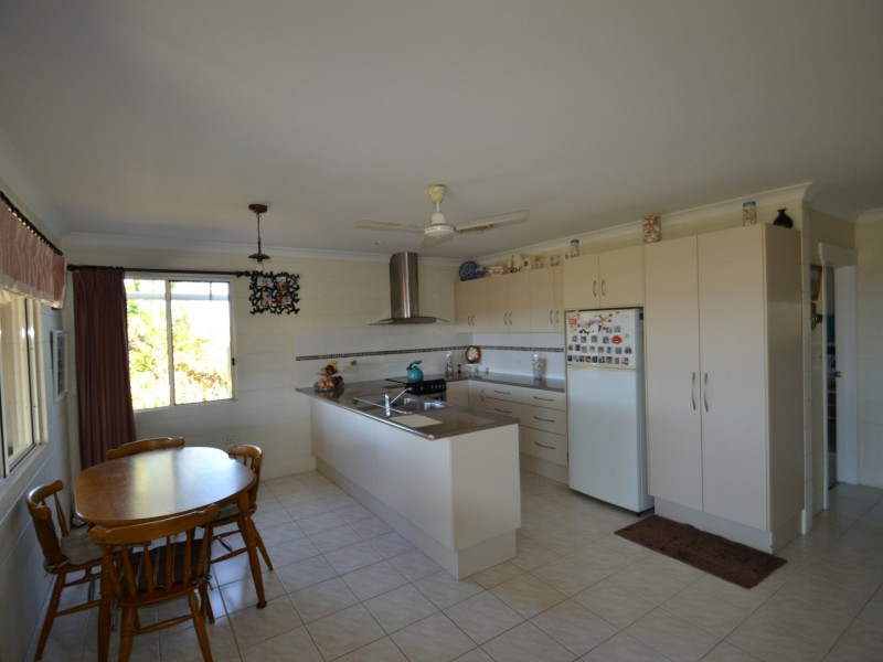 67 Avoca Rd, Bowen QLD 4805