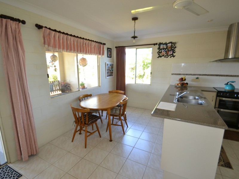 67 Avoca Rd, Bowen QLD 4805