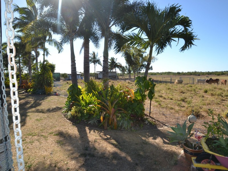 67 Avoca Rd, Bowen QLD 4805