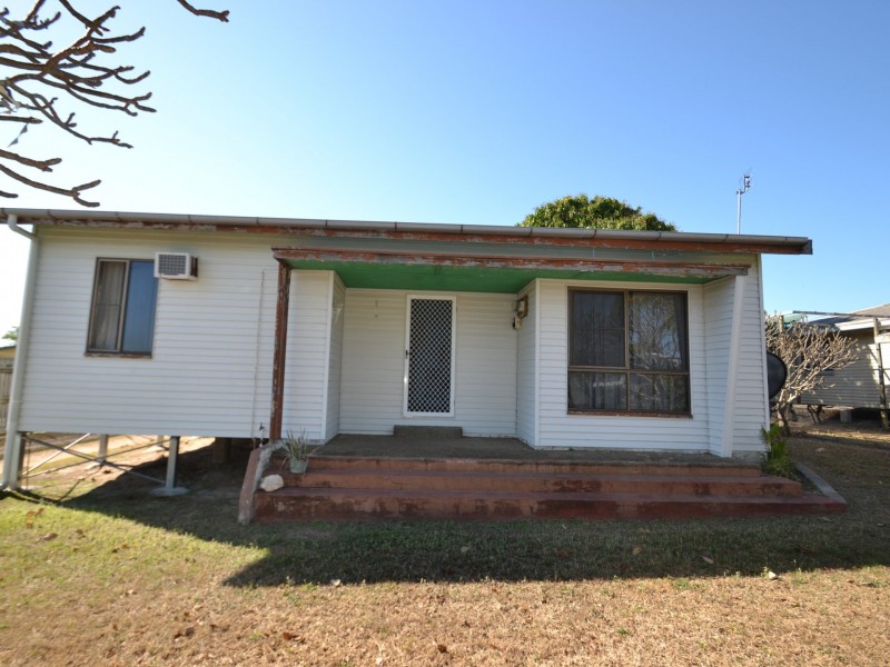 4 Denison st, Bowen QLD 4805