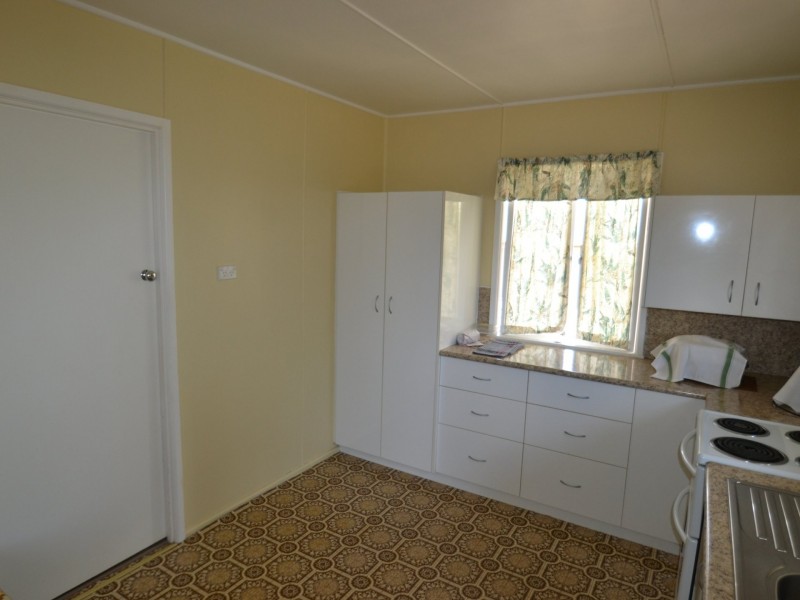 6 Livingstone st, Bowen QLD 4805