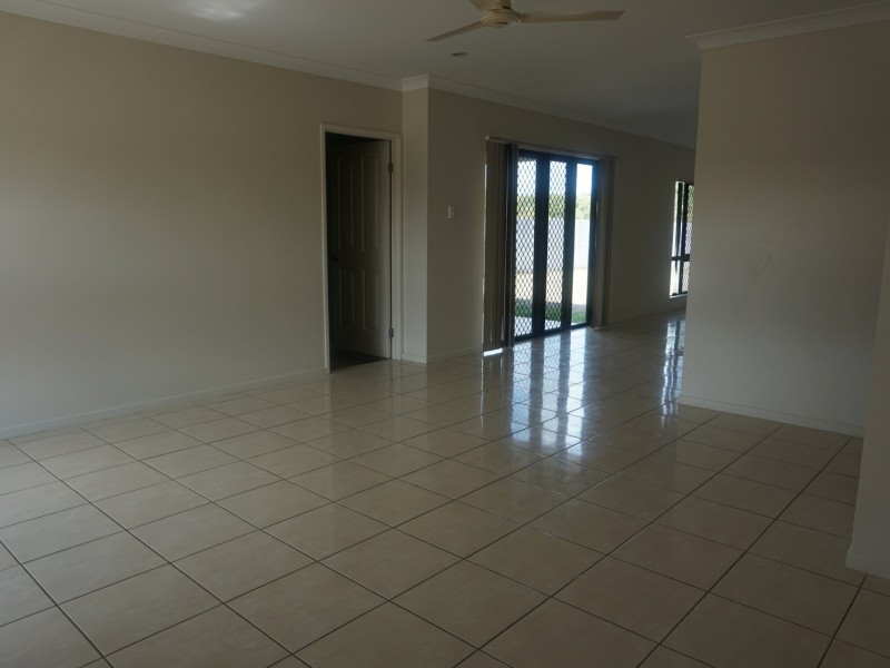 8 Cowrie Street, Bowen QLD 4805
