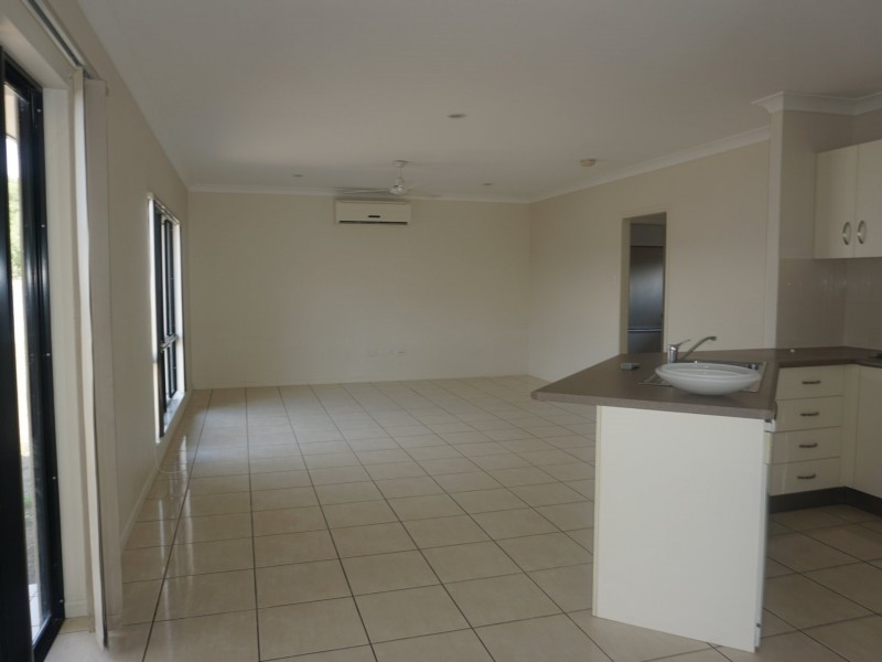 8 Cowrie Street, Bowen QLD 4805