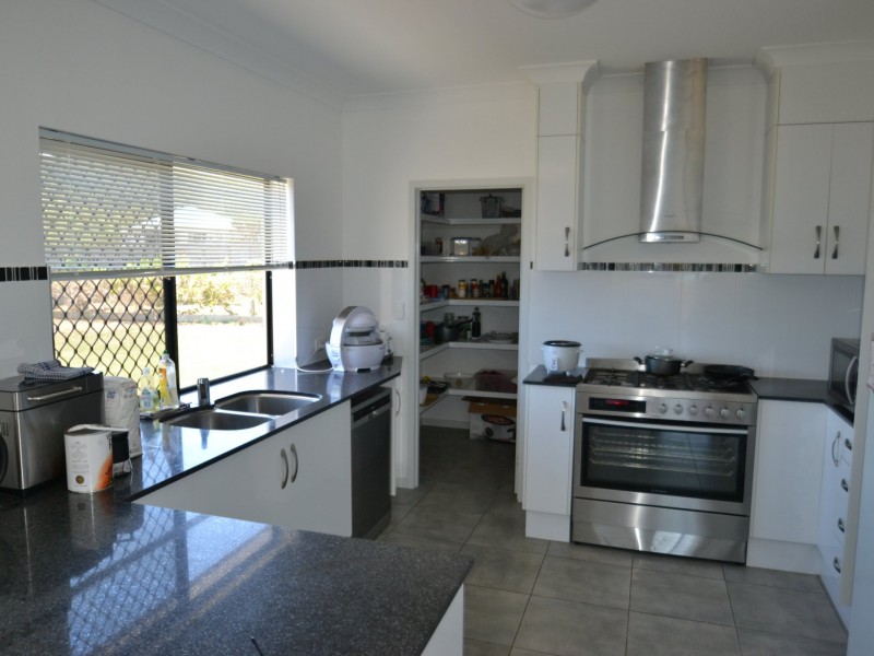 10 Bayside Crt, Bowen QLD 4805